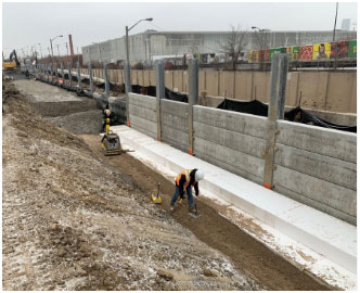 Hybrid retaining wall system