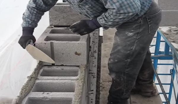 How to perfectly lay blocks for a brick wall